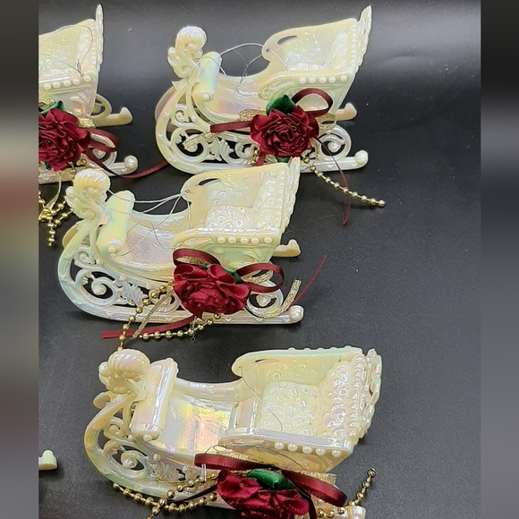 Vintage Plastic Iridescent White Glittery Christmas Sleigh Ornaments Lot of 6 - Picture 2 of 7
